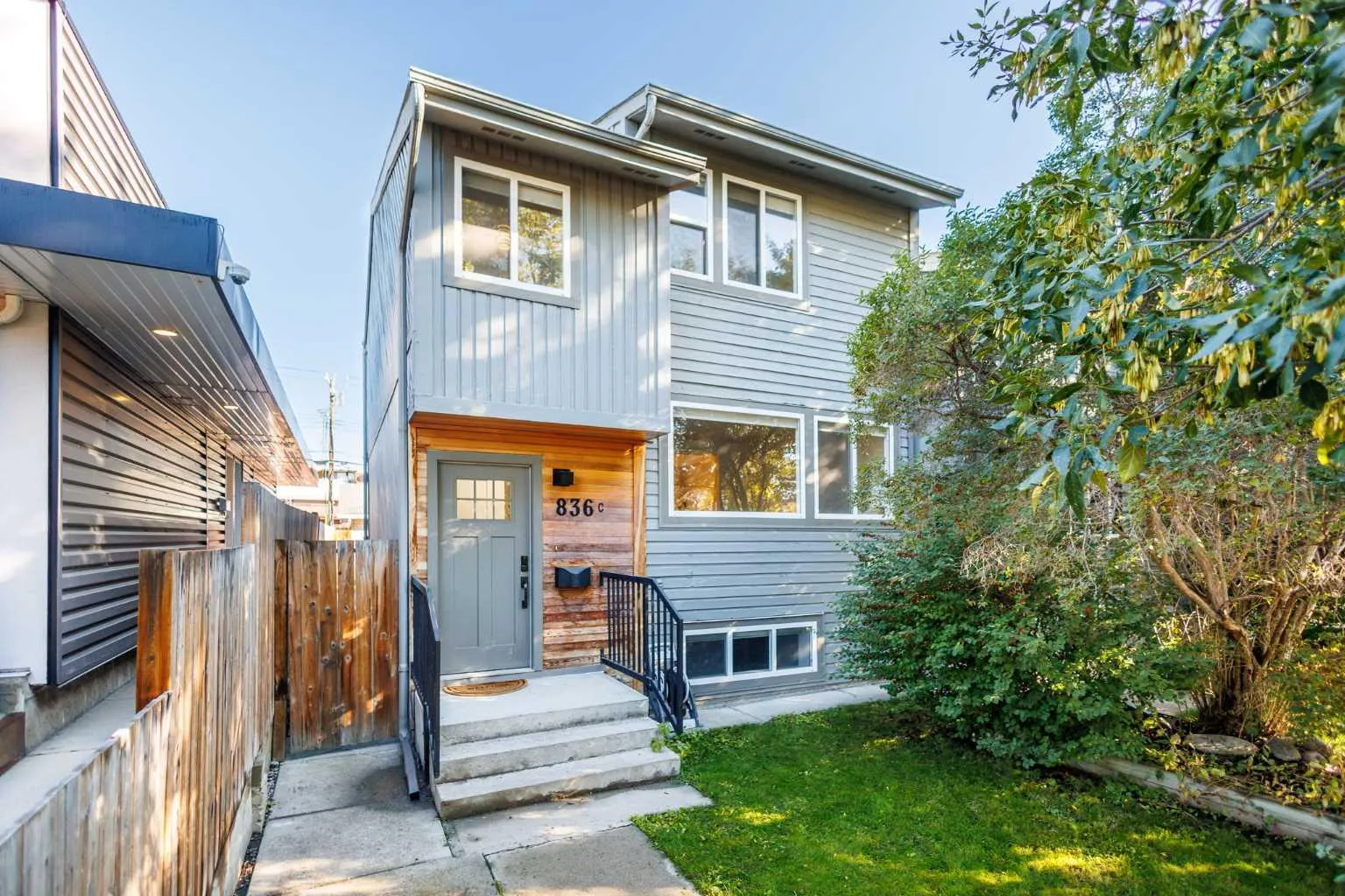 836c 68 Sw Avenue, Calgary