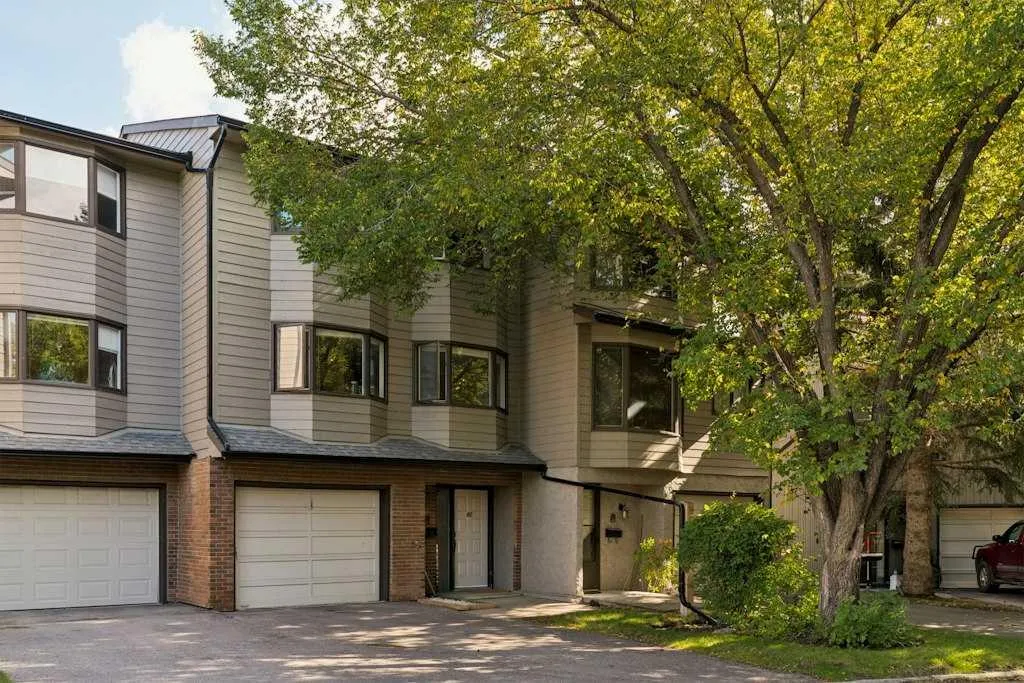 23 Glamis Sw Drive Unit 80, Calgary