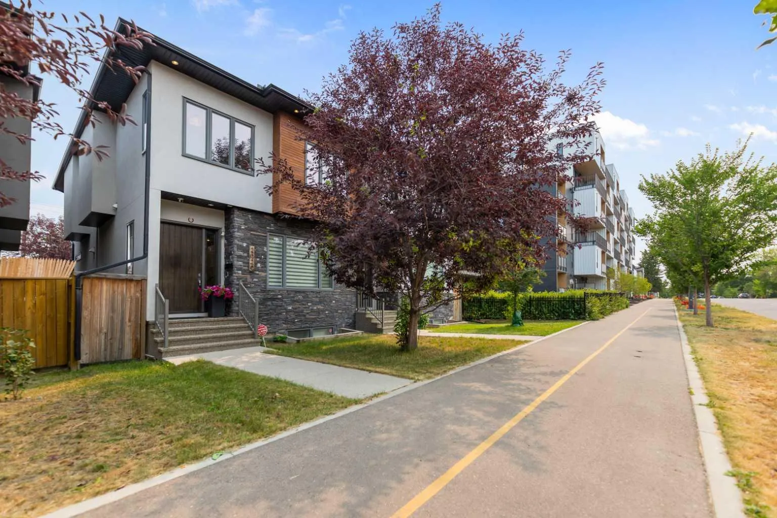 2020 37 Sw Street, Calgary