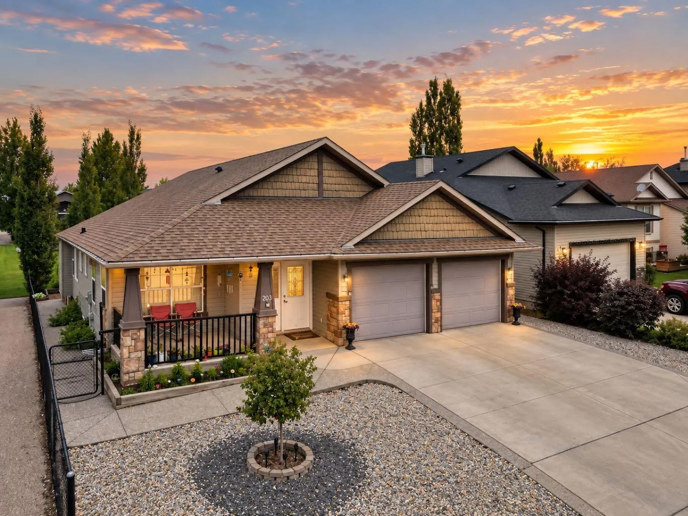 203 Hillcrest Boulevard, Strathmore