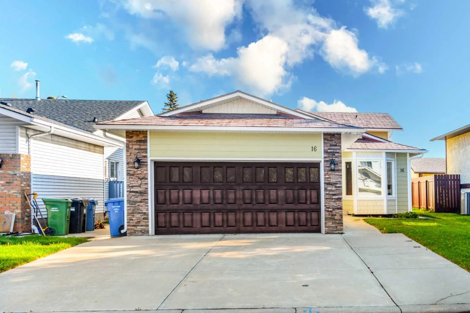 16 Deersaxon Se Circle, Calgary