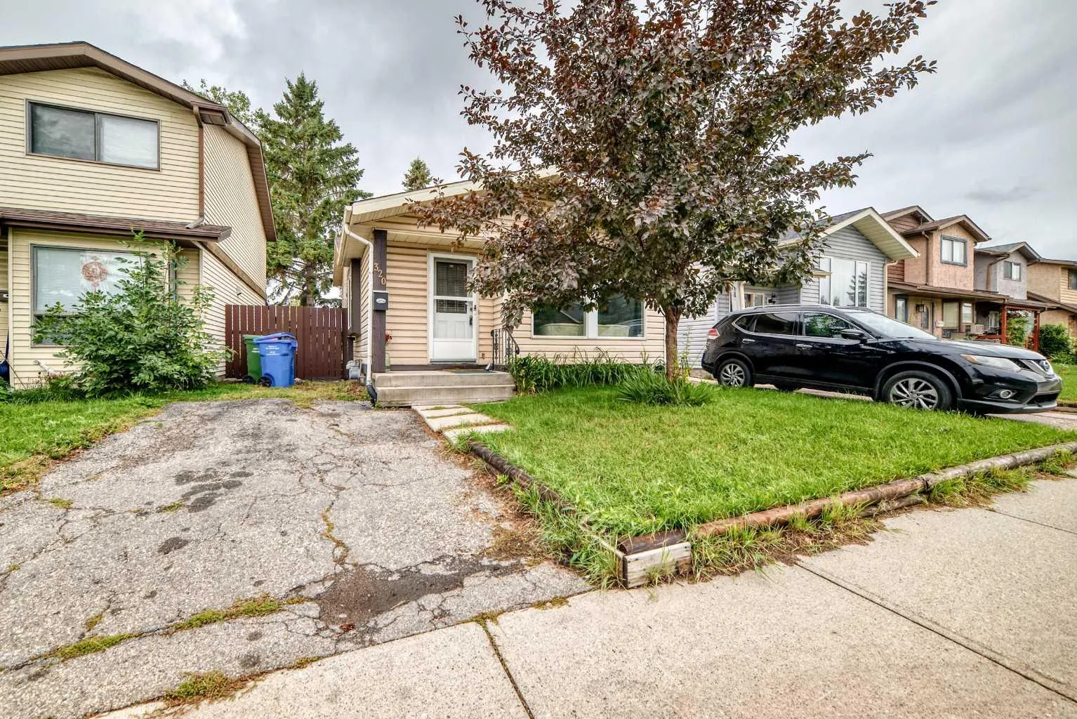 320 Abinger Ne Crescent, Calgary