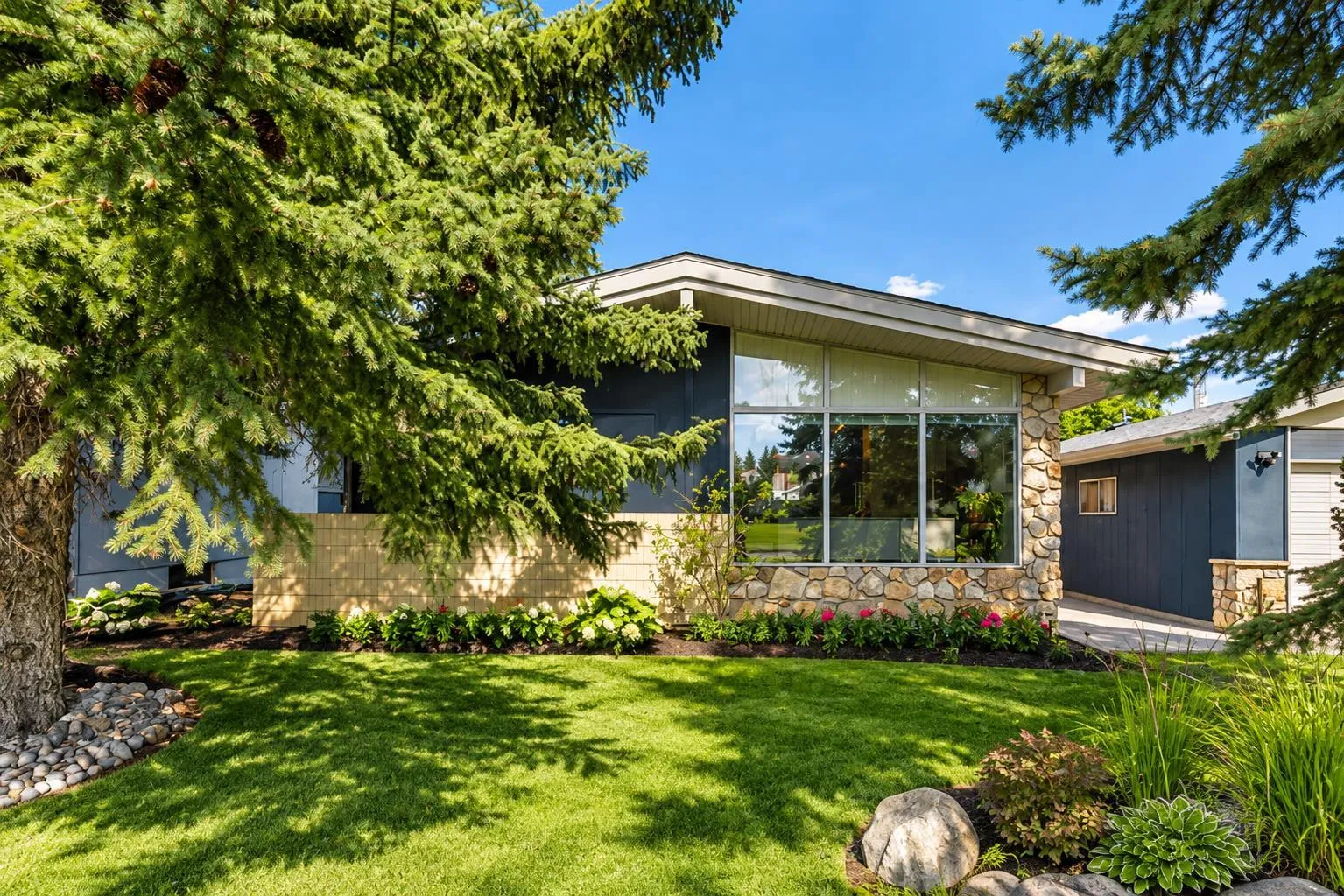6316 Crowchild Sw Trail, Calgary