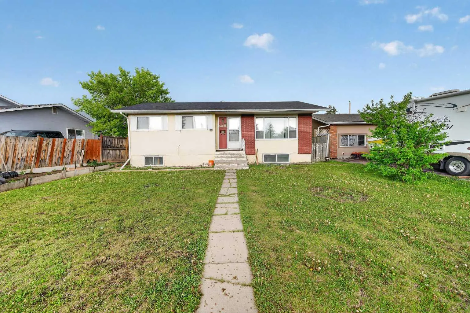 1608 54 Se Street, Calgary