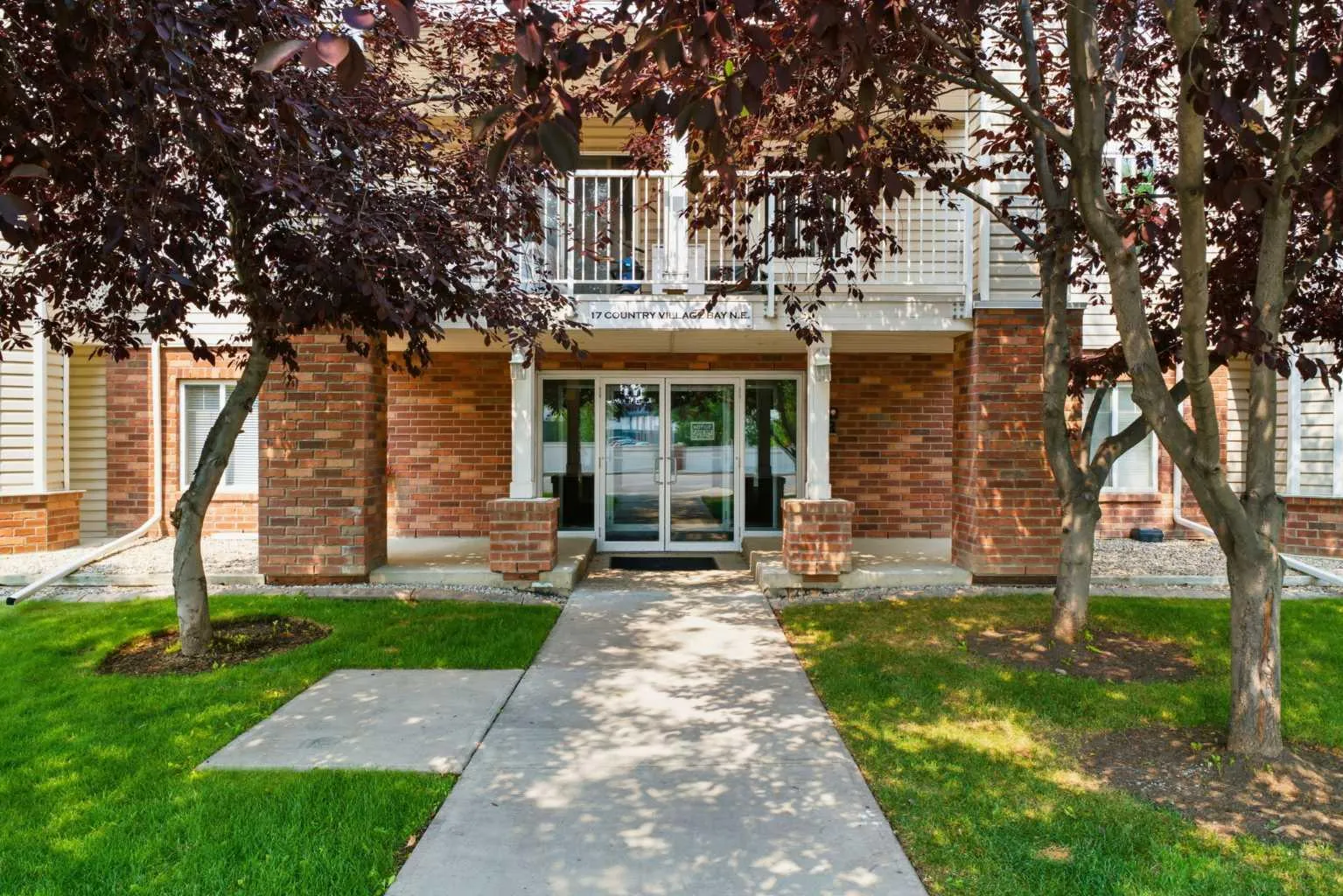17 Country Village Ne Bay Unit 102, Calgary