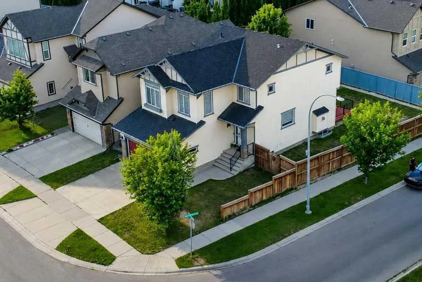 799 New Brighton Se Drive, Calgary