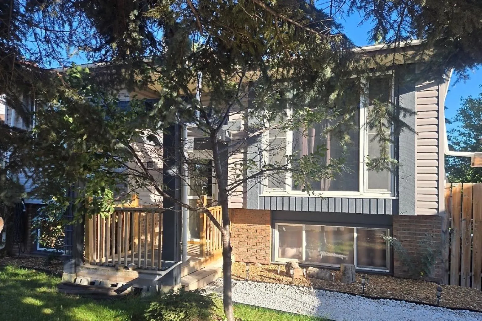 128 Pineland Ne Place, Calgary