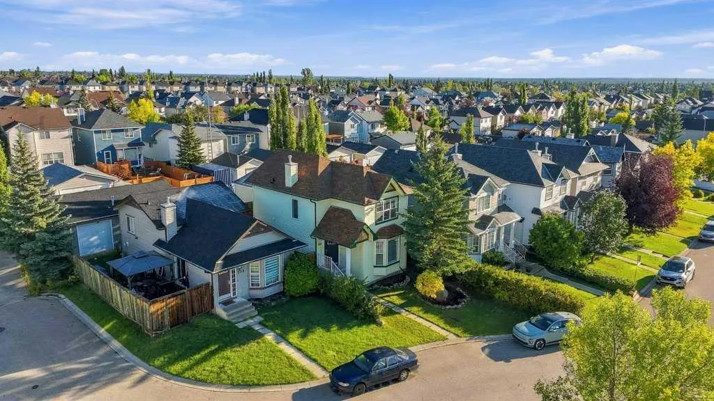 334 Bridlewood Sw Court, Calgary