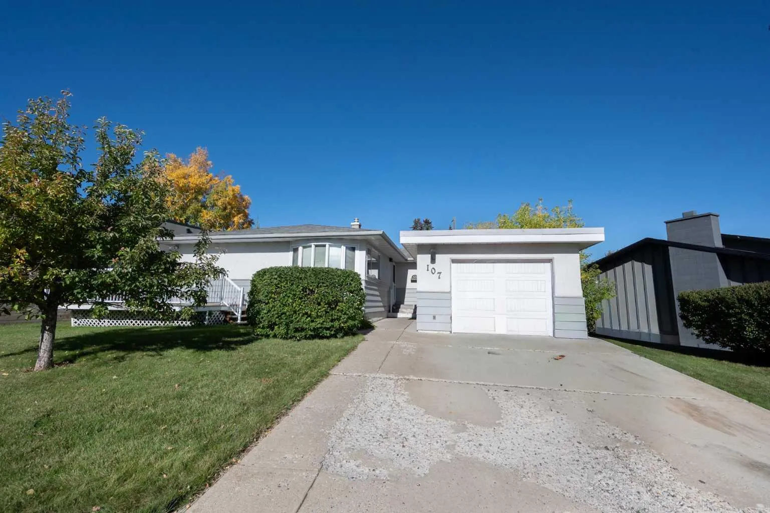 107 Hallbrook Sw Drive, Calgary