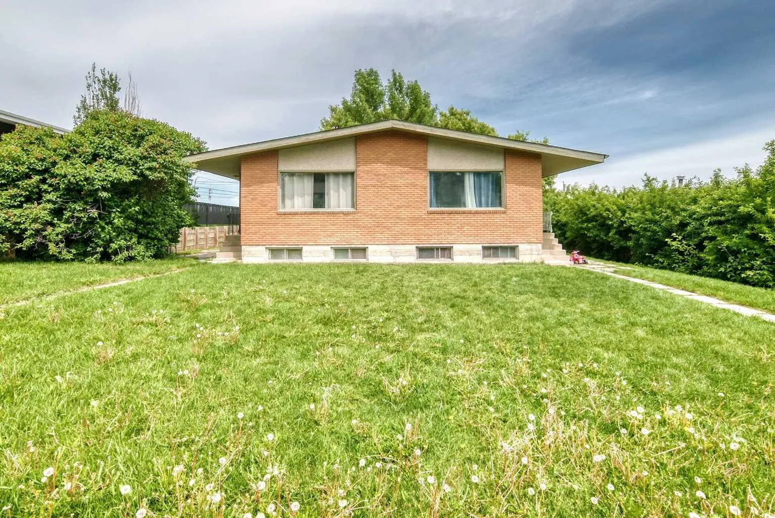 416 & 418 33 Ne Avenue, Calgary