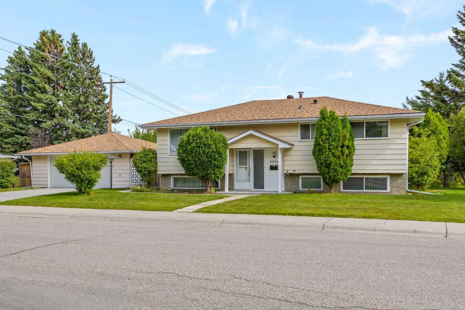 6904 8 Nw Street, Calgary