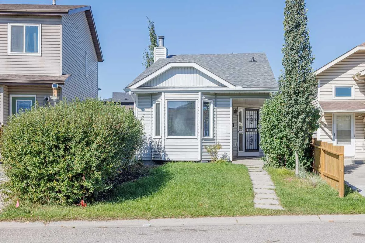 5 Erin Grove Se Place, Calgary
