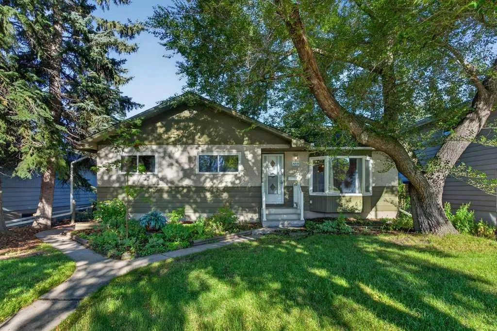 3819 Charleswood Nw Drive, Calgary