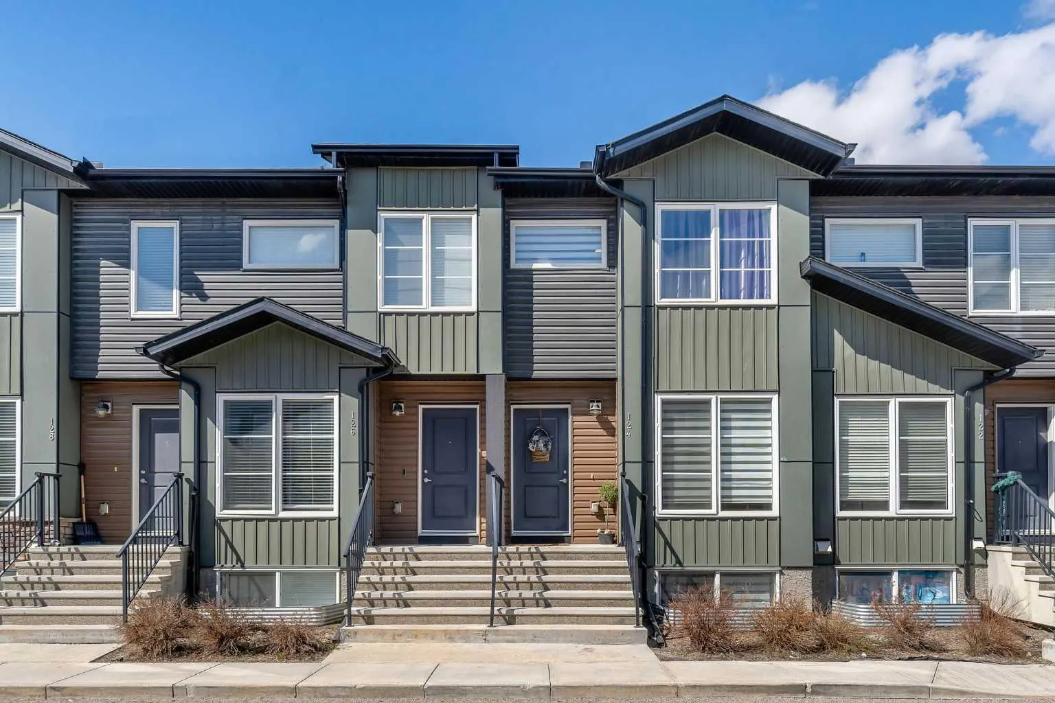 31 Red Embers Ne Parade Unit 124, Calgary