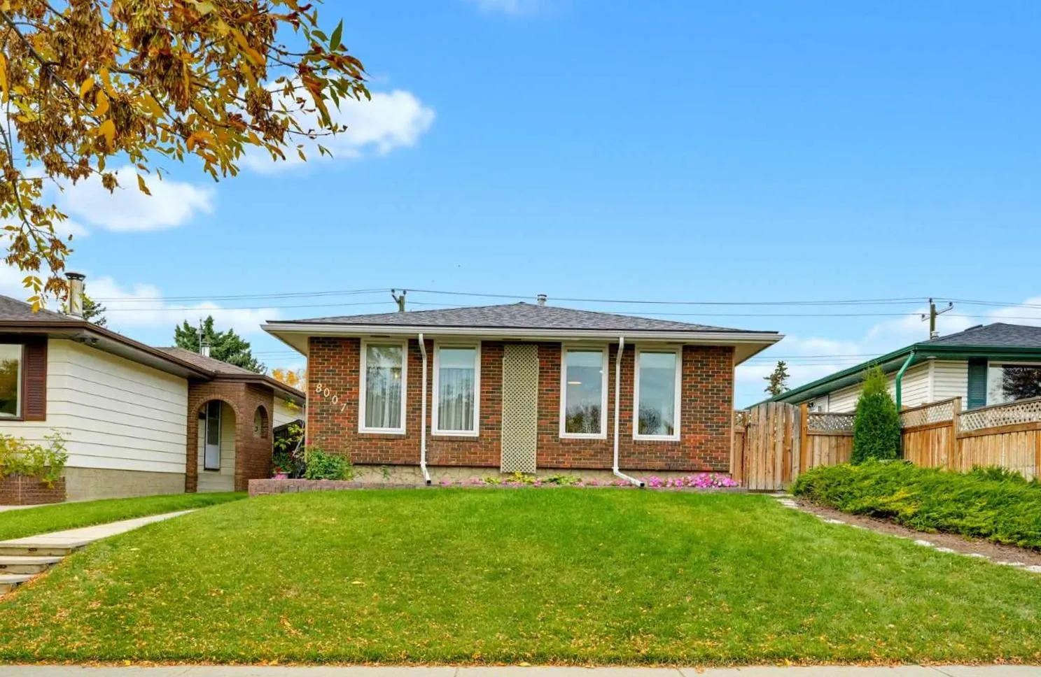 8007 Huntington Ne Street, Calgary