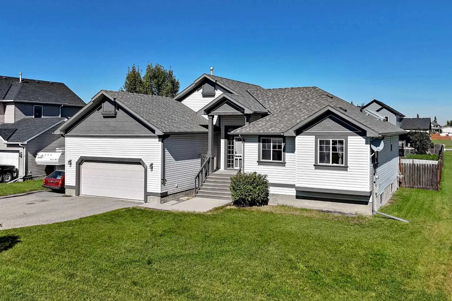 12 Welshimer Ne Crescent, Langdon