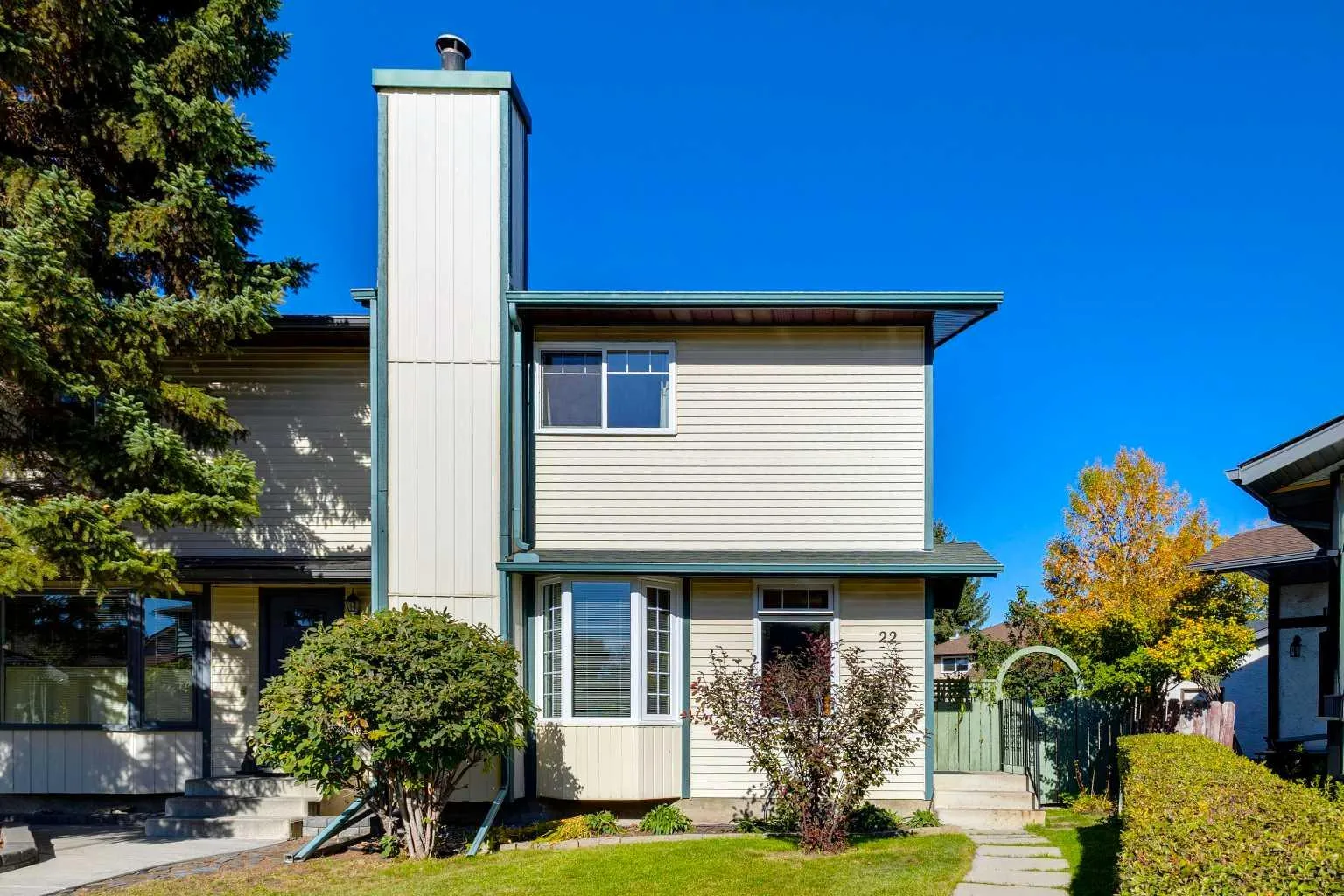 22 Deermeade Se Bay, Calgary
