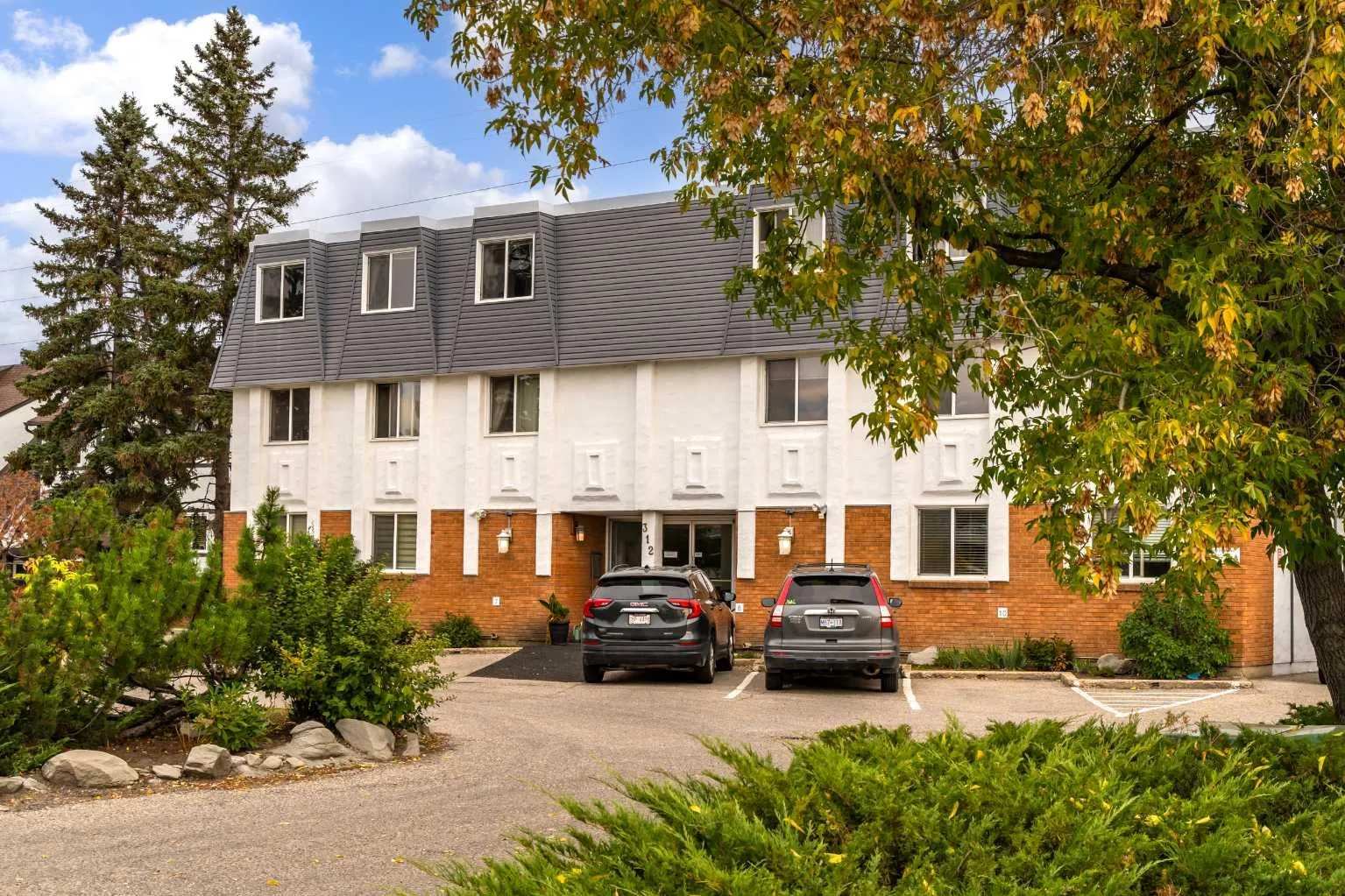 312 Cedar Sw Crescent Unit 301, Calgary
