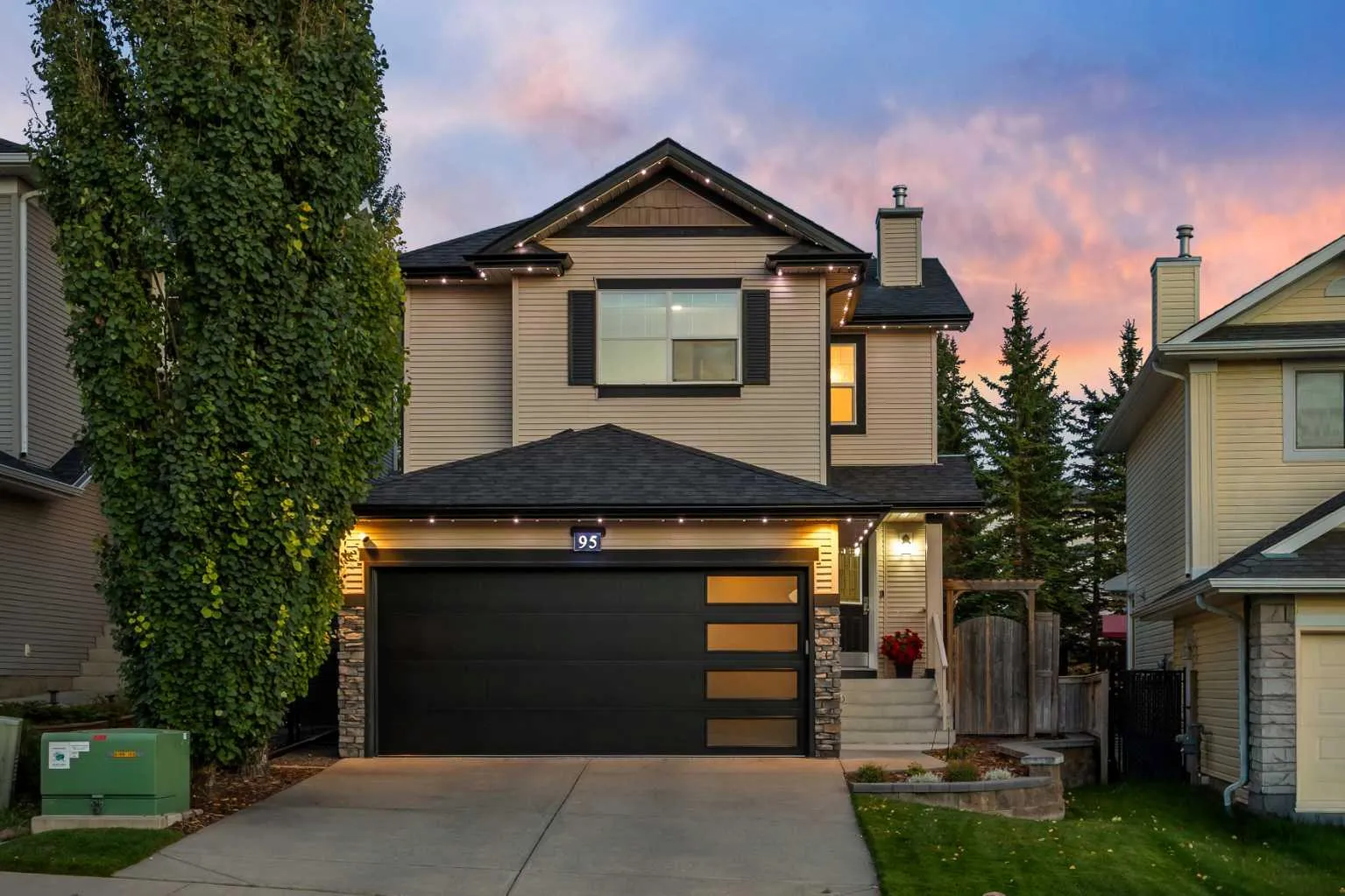 95 Royal Birch Nw Circle, Calgary