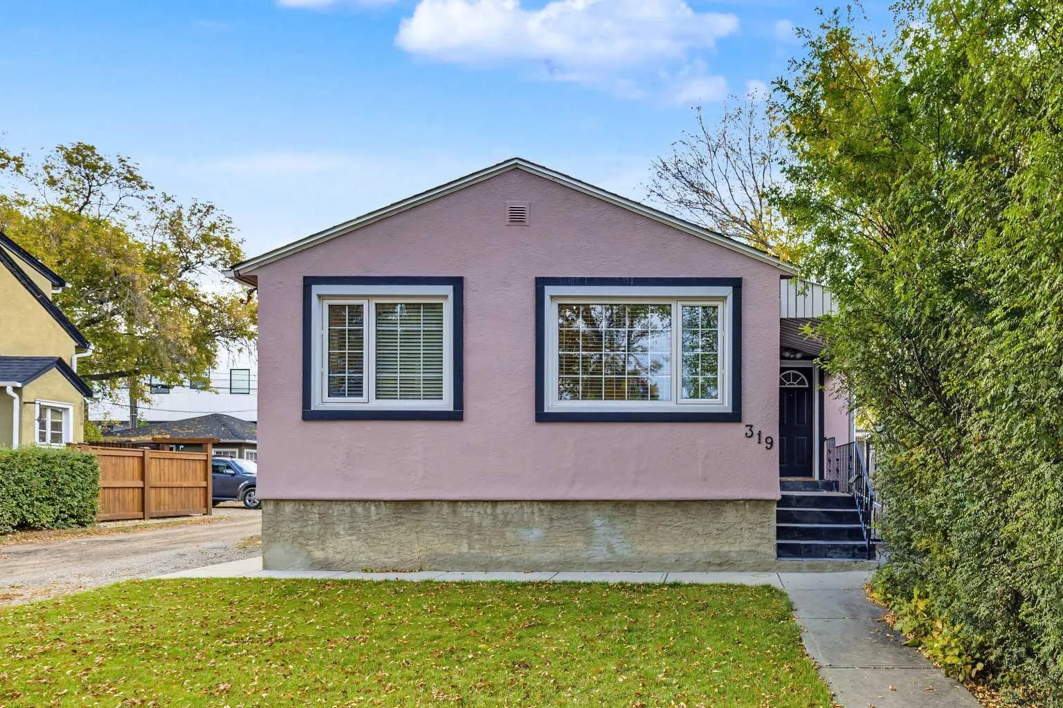 319 11 Ne Avenue, Calgary