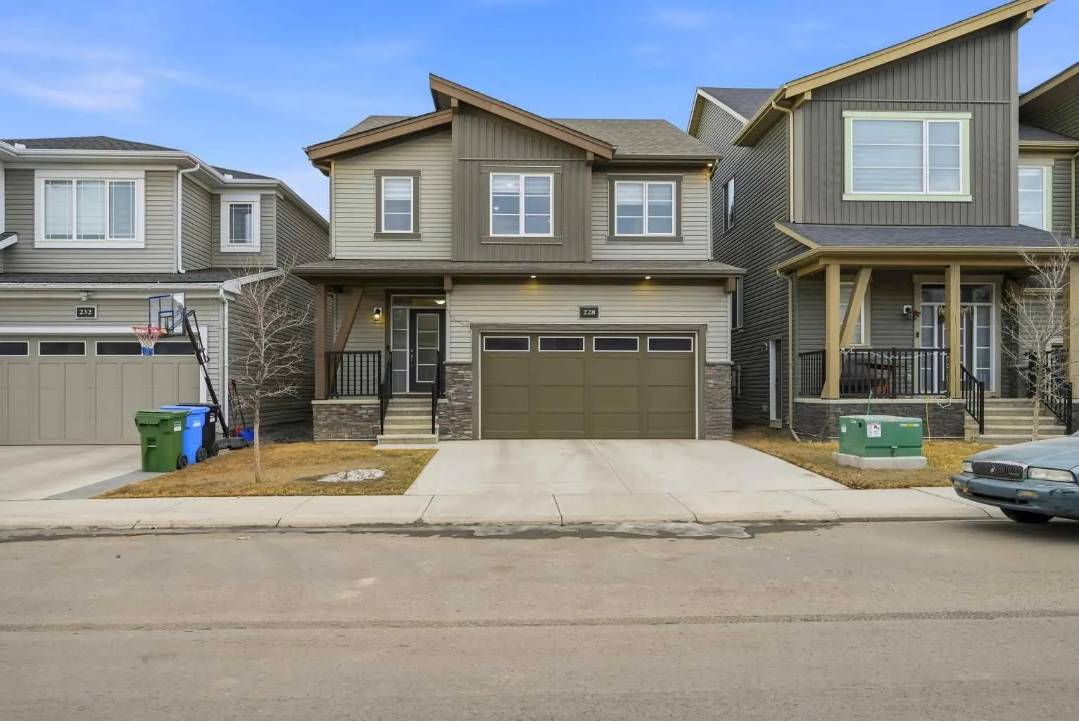 228 Carringham Nw Road, Calgary