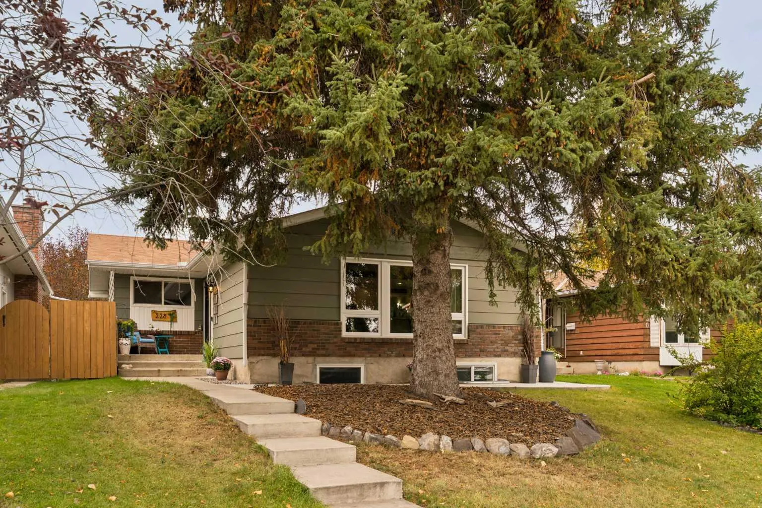 228 Midridge Se Crescent, Calgary