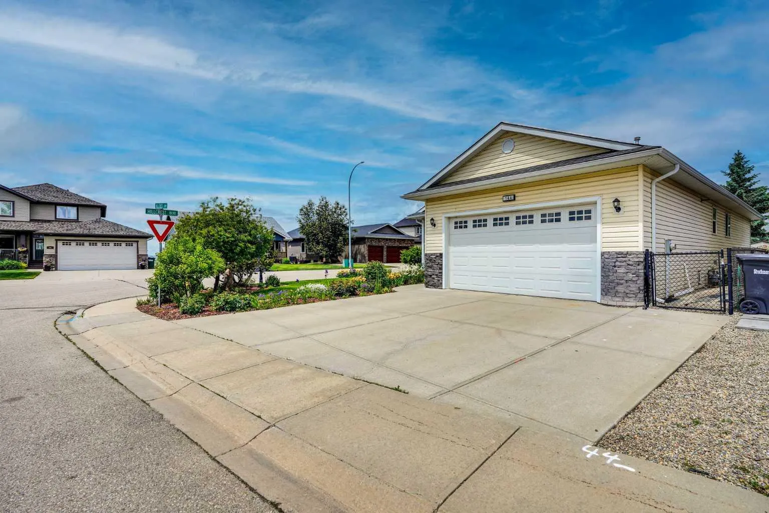 144 Hillcrest Cape, Strathmore