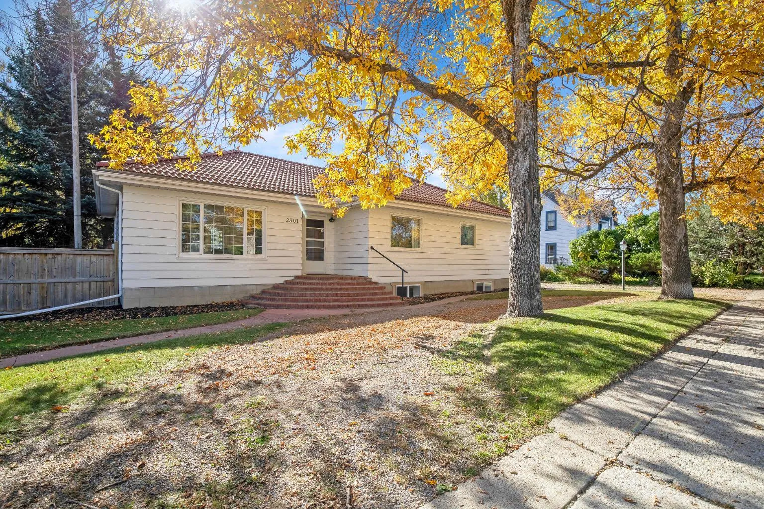 2501 20 Street, Nanton