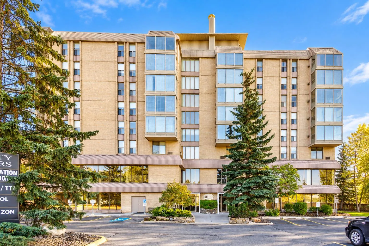 4603 Varsity Nw Drive Unit 704, Calgary