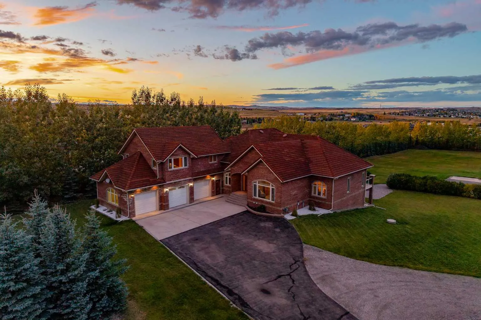 14004 402 E Avenue, Foothills County