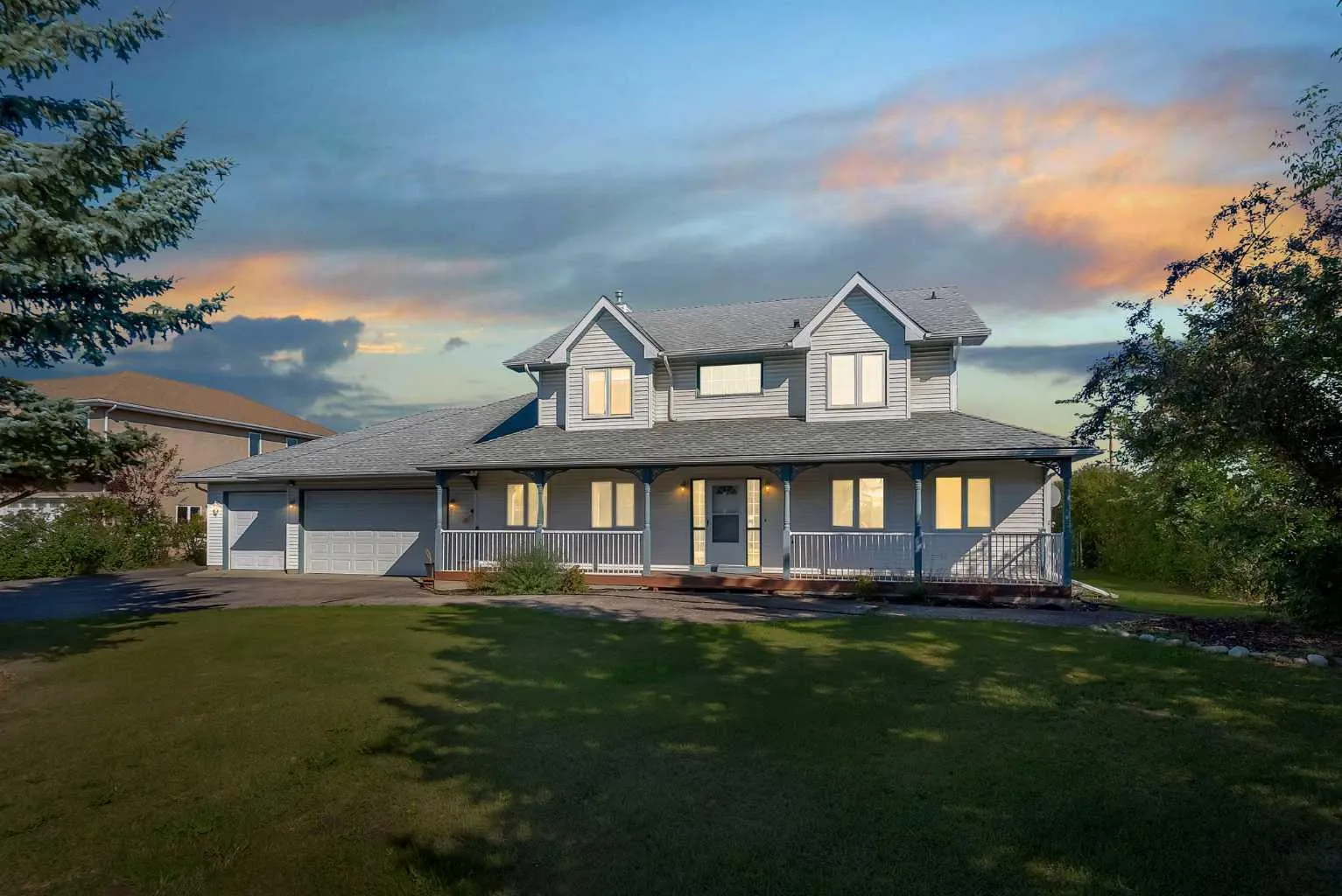 707 East Lakeview Road, Chestermere