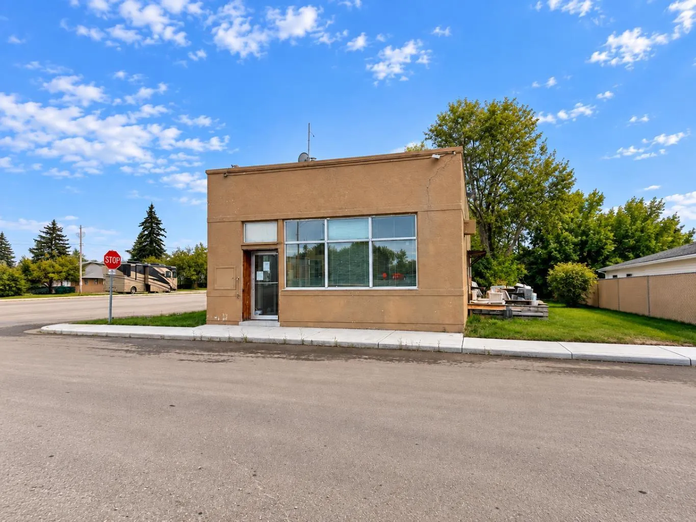 721 Broadway Road, Standard