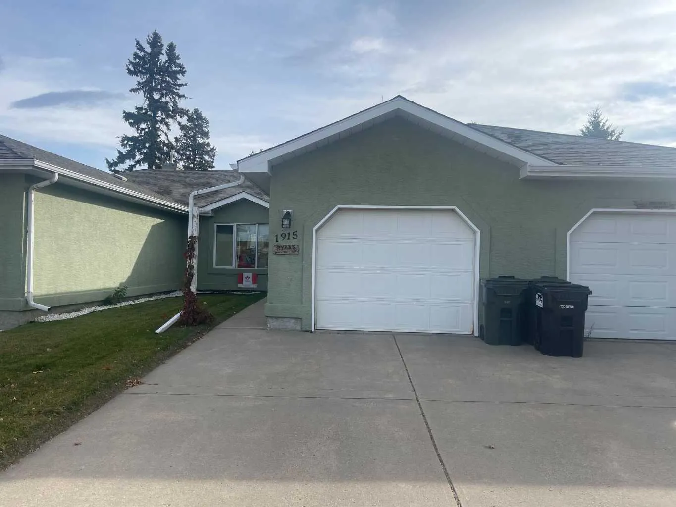 1915 17 Street, Didsbury