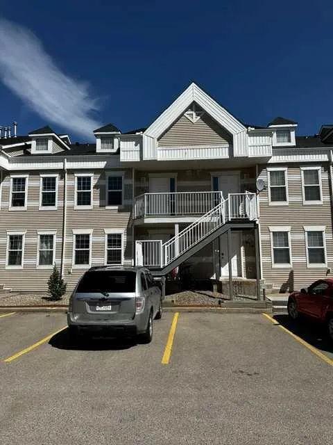 103 Strathaven Drive Unit 423, Strathmore