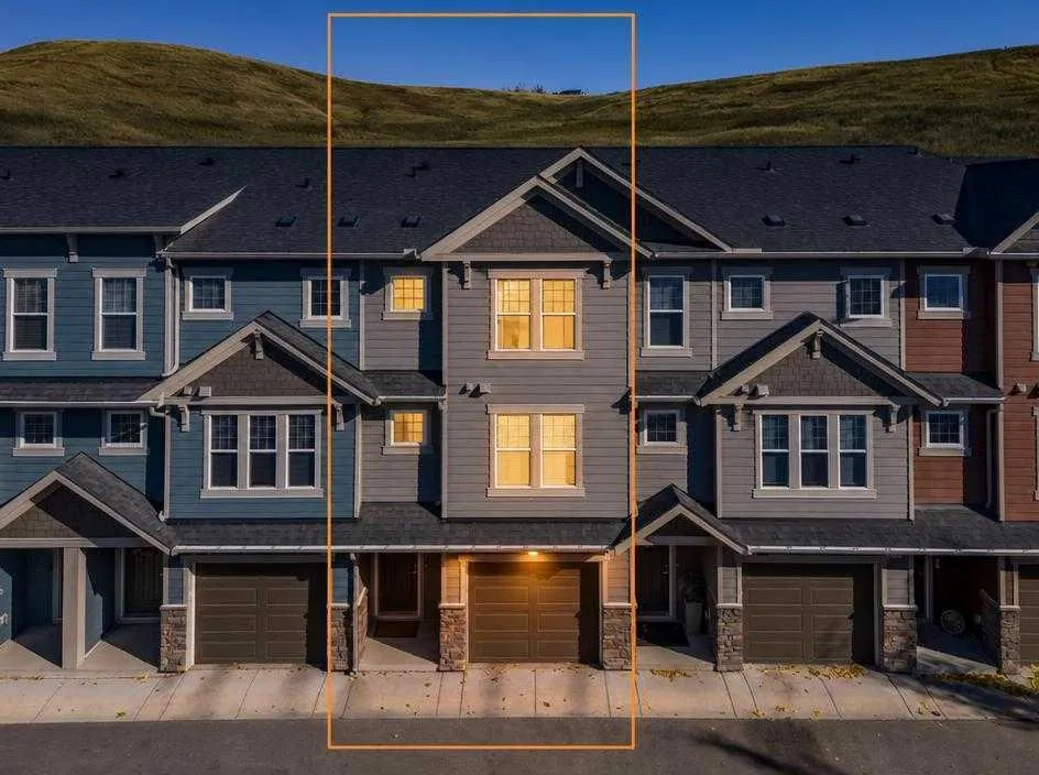 206 Cranbrook Se Square, Calgary