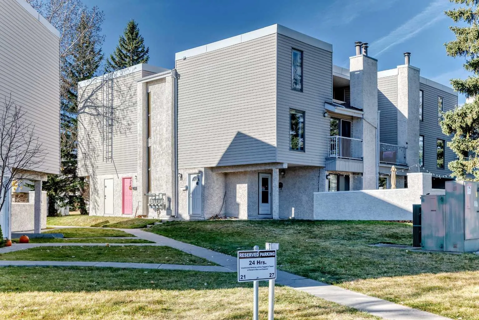 3500 Varsity Nw Drive Unit 201, Calgary