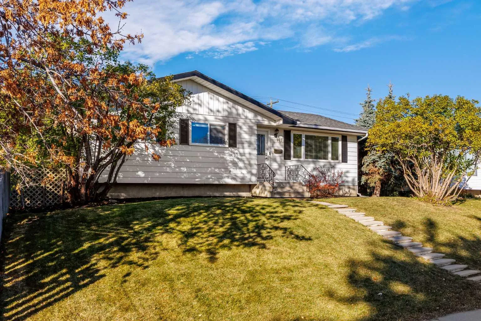 907 Canfield Sw Crescent, Calgary