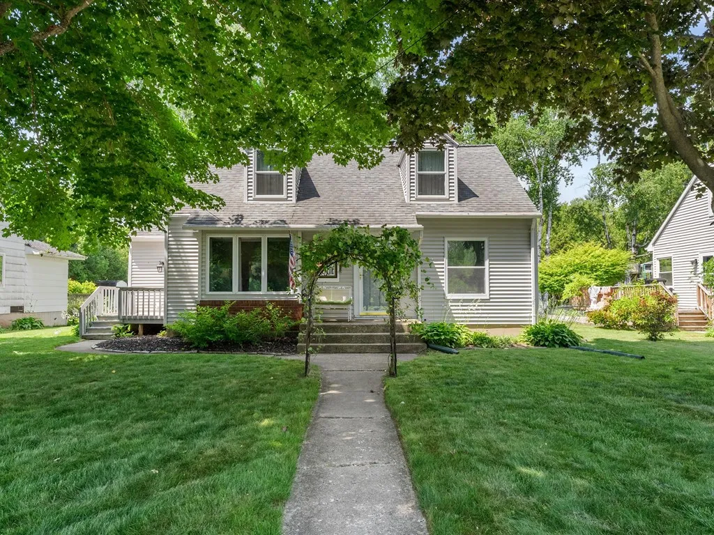 817 S 15th Ave, Sturgeon Bay, Wisconsin 54235, 4 Bedrooms Bedrooms, ,2 BathroomsBathrooms,Inland-Residential,For Sale,S 15th Ave,144287
