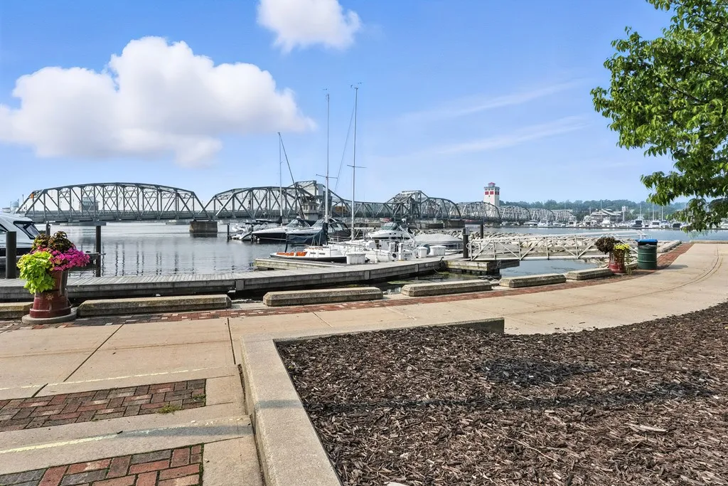 107 N 1st Ave, Sturgeon Bay, Wisconsin 54235, 2 Bedrooms Bedrooms, ,2 BathroomsBathrooms,Condominium,For Sale,N 1st Ave,144425