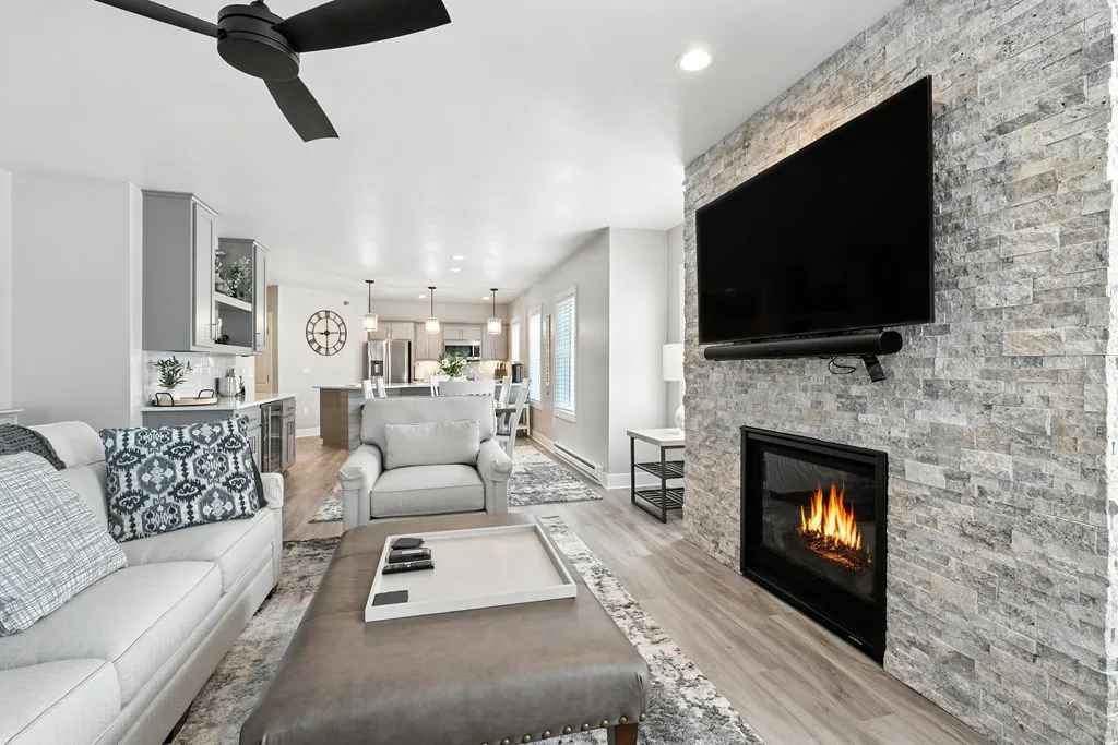 107 N 1st Ave, Sturgeon Bay, Wisconsin 54235, 2 Bedrooms Bedrooms, ,2 BathroomsBathrooms,Condominium,For Sale,N 1st Ave,144425