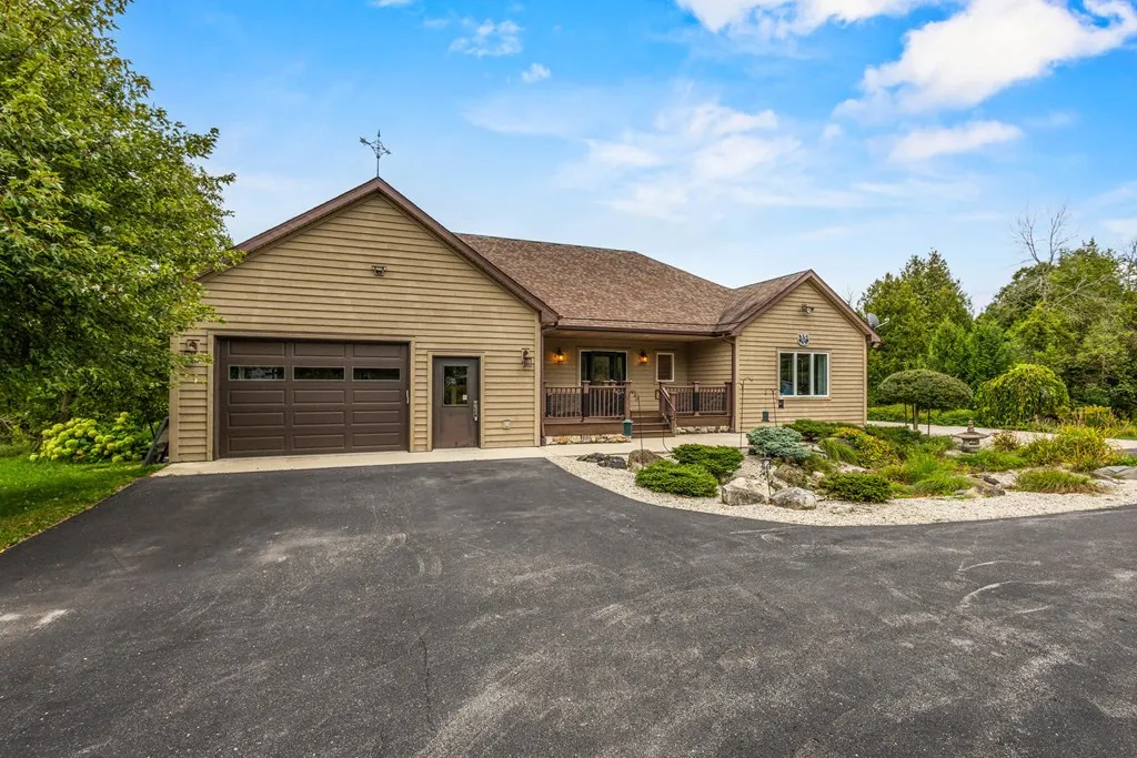 658 Forest Dr, Forestville, Wisconsin 54213, 3 Bedrooms Bedrooms, ,3 BathroomsBathrooms,Waterfront-Residential,For Sale,Forest Dr,144558
