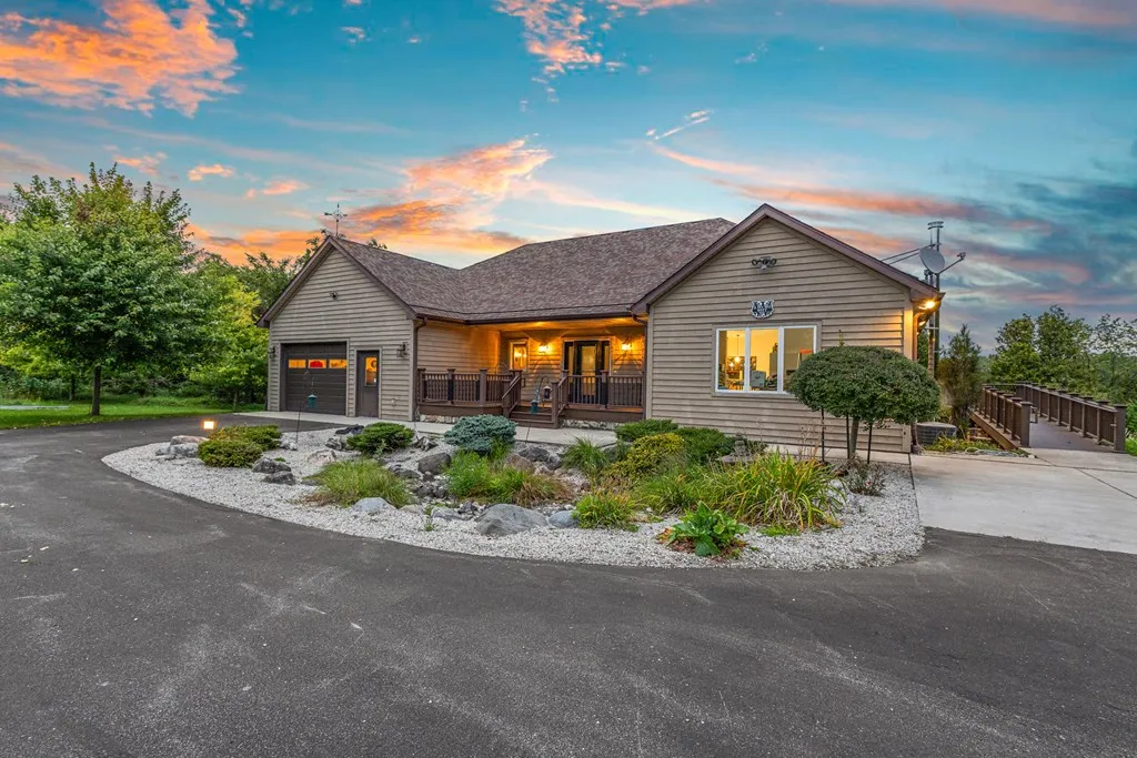658 Forest Dr, Forestville, Wisconsin 54213, 3 Bedrooms Bedrooms, ,3 BathroomsBathrooms,Waterfront-Residential,For Sale,Forest Dr,144558