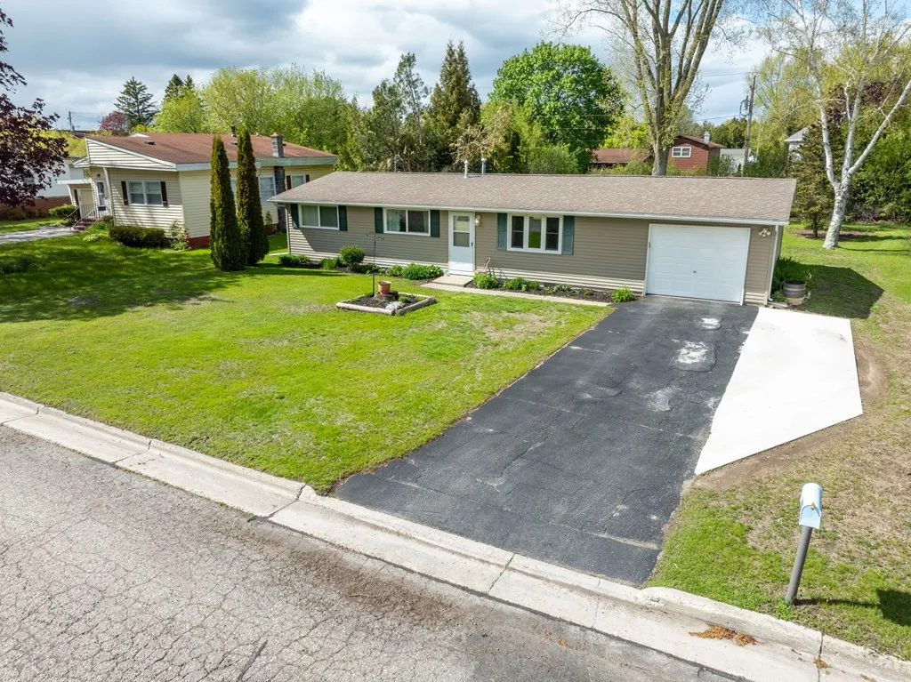 1548 Rhode Island St, Sturgeon Bay, Wisconsin 54235, 3 Bedrooms Bedrooms, ,1 BathroomBathrooms,Inland-Residential,For Sale,Rhode Island St,144004