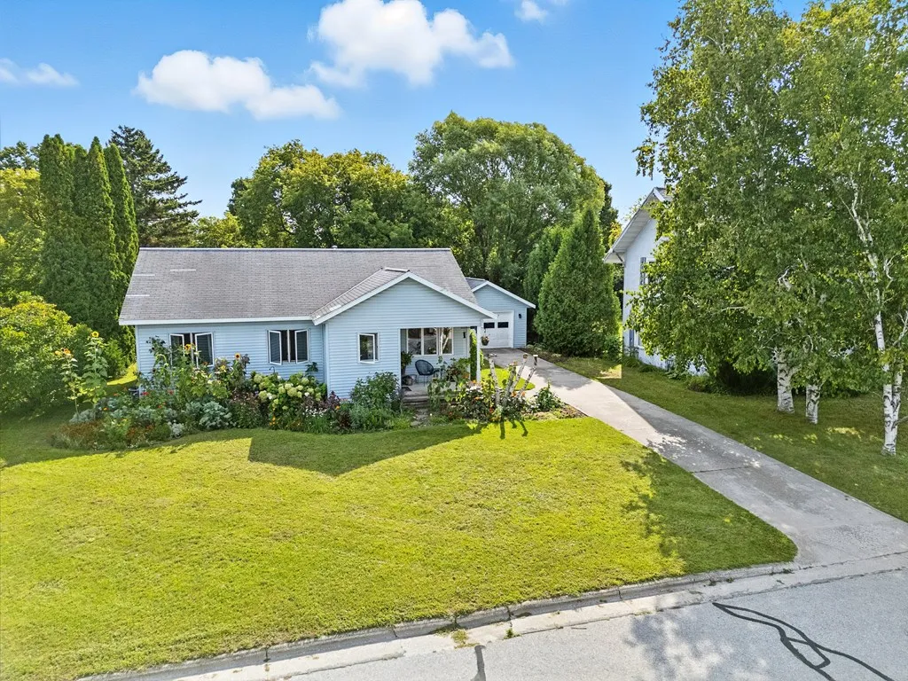 948 S Ithaca Pl, Sturgeon Bay, Wisconsin 54235, 3 Bedrooms Bedrooms, ,2 BathroomsBathrooms,Inland-Residential,For Sale,S Ithaca Pl,144470