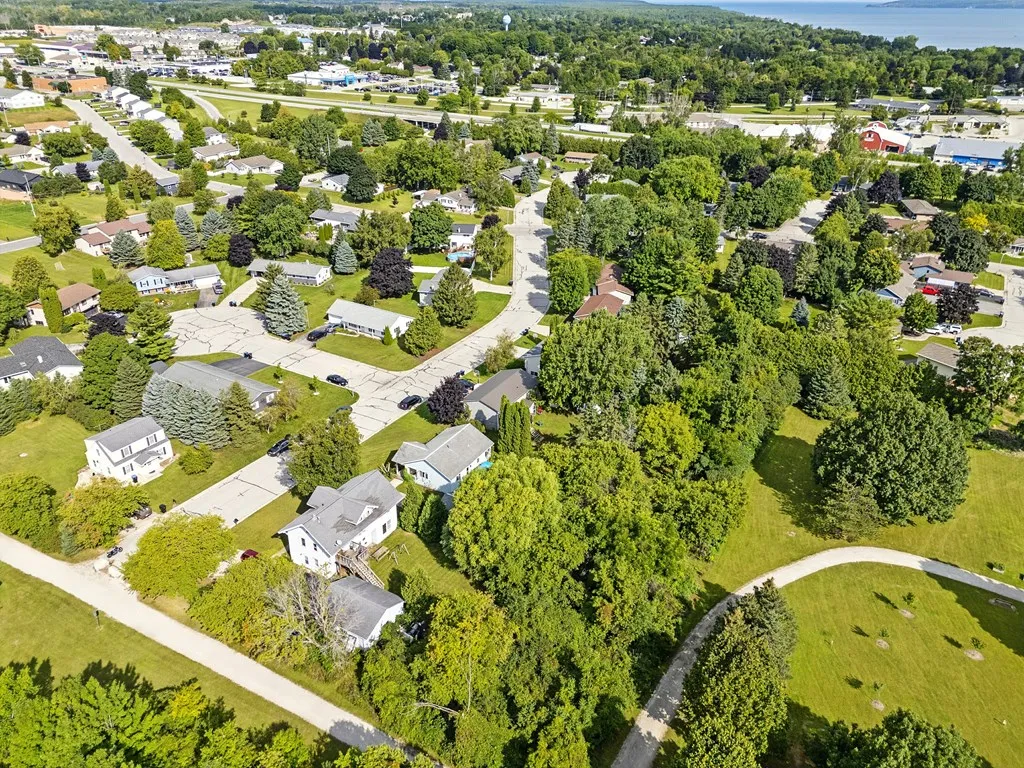 948 S Ithaca Pl, Sturgeon Bay, Wisconsin 54235, 3 Bedrooms Bedrooms, ,2 BathroomsBathrooms,Inland-Residential,For Sale,S Ithaca Pl,144470