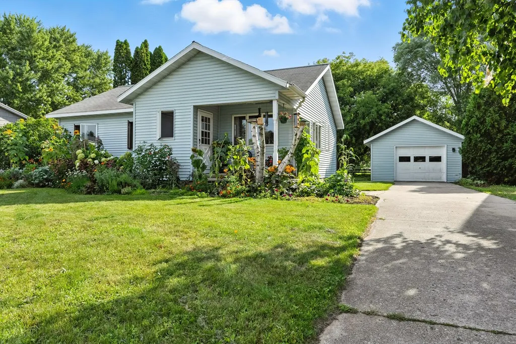948 S Ithaca Pl, Sturgeon Bay, Wisconsin 54235, 3 Bedrooms Bedrooms, ,2 BathroomsBathrooms,Inland-Residential,For Sale,S Ithaca Pl,144470