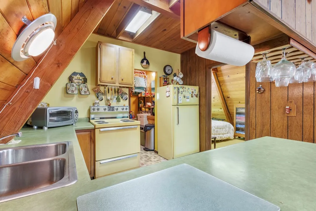 6140 N Cave Point Dr, Sturgeon Bay, Wisconsin 54235, 1 Bedroom Bedrooms, ,2 BathroomsBathrooms,Inland-Residential,For Sale,N Cave Point Dr,144282