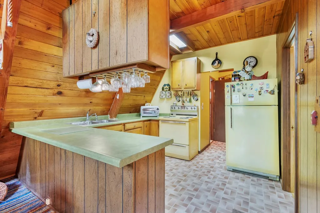 6140 N Cave Point Dr, Sturgeon Bay, Wisconsin 54235, 1 Bedroom Bedrooms, ,2 BathroomsBathrooms,Inland-Residential,For Sale,N Cave Point Dr,144282