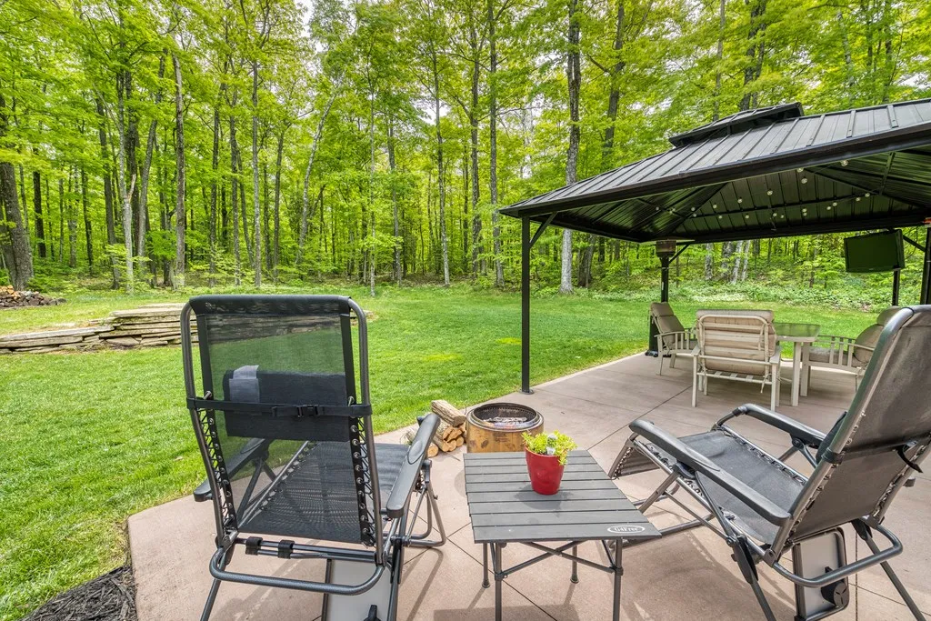 11790 Beach Rd, Ellison Bay Wi 54210, 3 Bedrooms Bedrooms, ,2 BathroomsBathrooms,Inland-Residential,For Sale,Beach Rd,141699