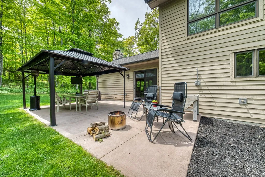 11790 Beach Rd, Ellison Bay Wi 54210, 3 Bedrooms Bedrooms, ,2 BathroomsBathrooms,Inland-Residential,For Sale,Beach Rd,141699